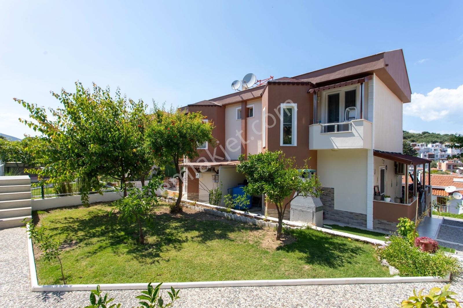 Yenifoça Petra Koyunda Satılık 3+1 Müstakil Dubleks Villa