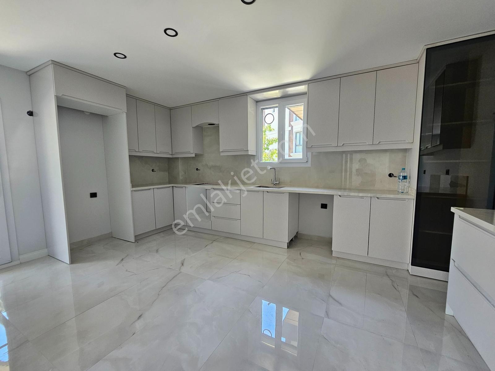 Denize Yakın Yeğen 1 Sitesi'nde Özel Tasarımlı 6+1 Dubleks Villa - Görsel 15