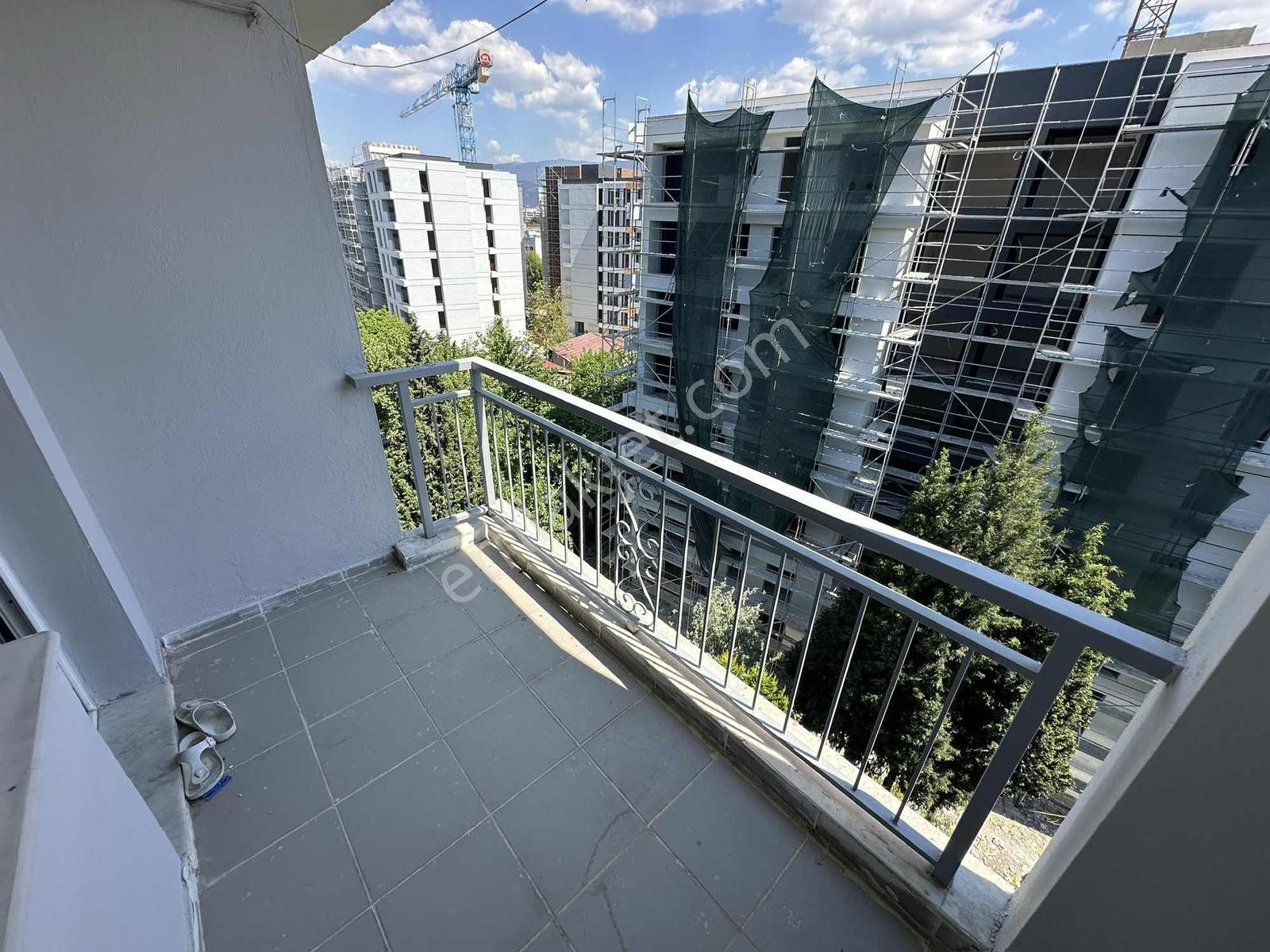 Bayraklı Mansuroğlun'da 3+1 140 M2 Otoparklı - Görsel 6