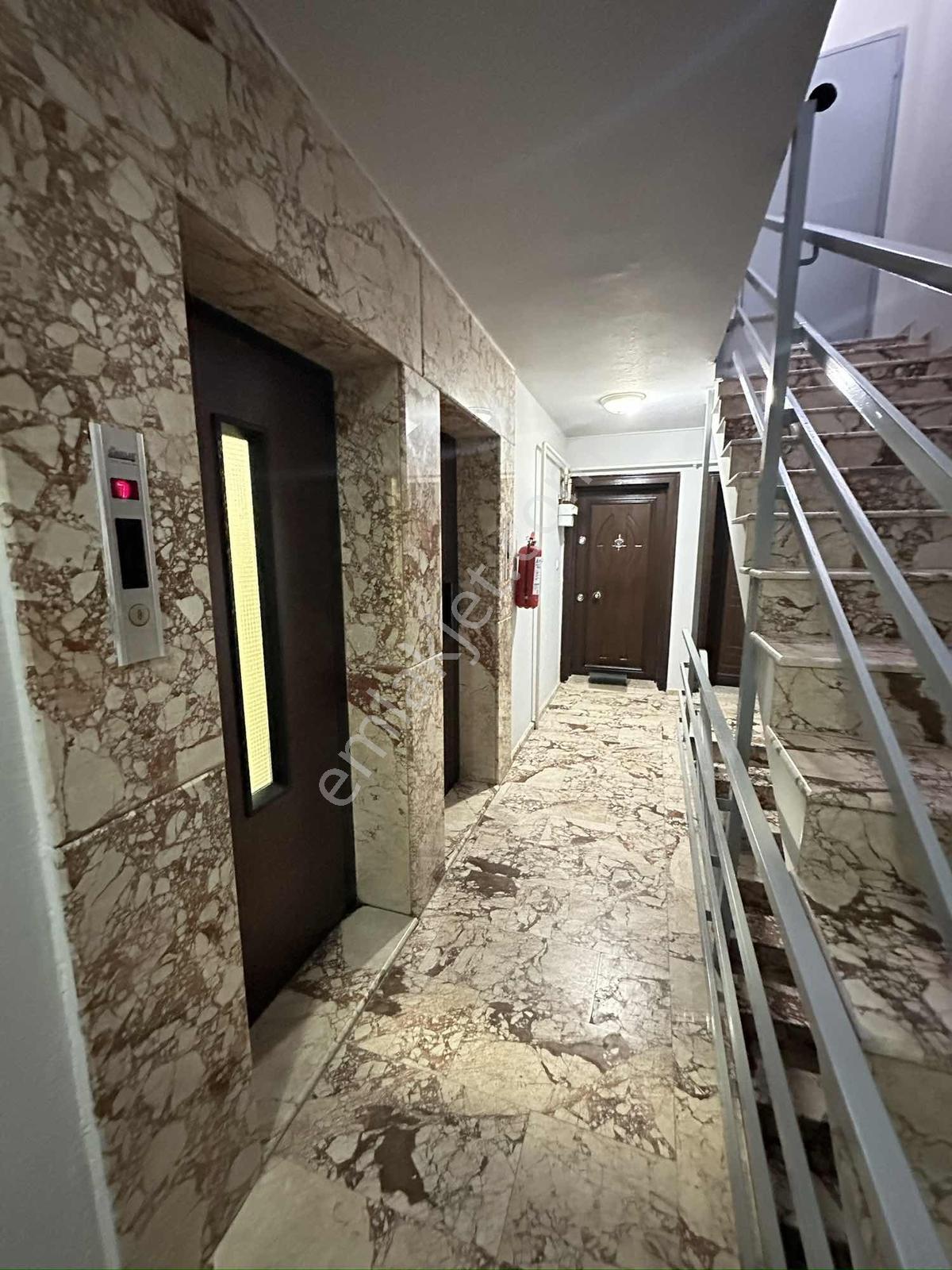 Bayraklı Mansuroğlun'da 3+1 140 M2 Otoparklı - Görsel 12