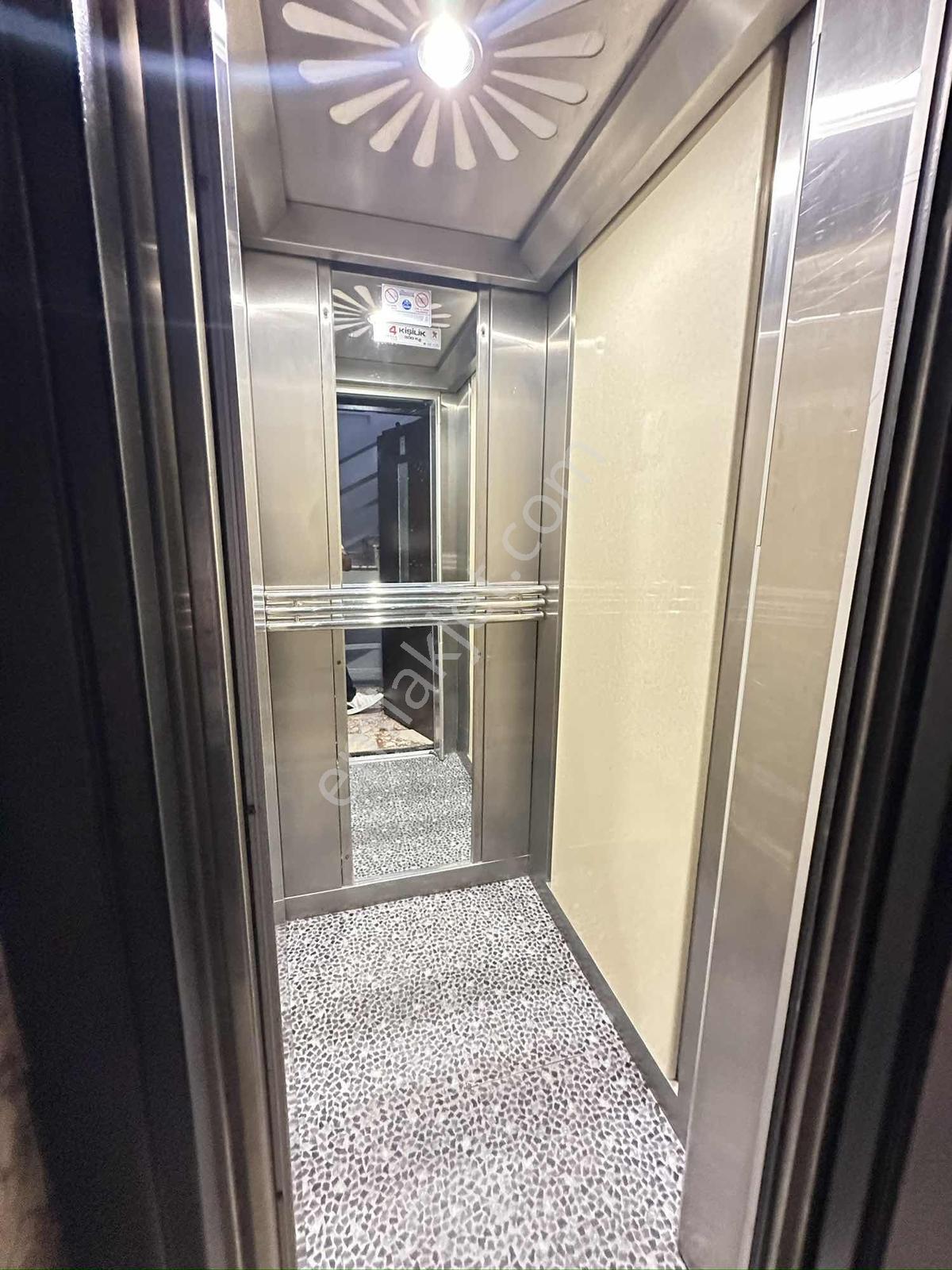 Bayraklı Mansuroğlun'da 3+1 140 M2 Otoparklı - Görsel 4