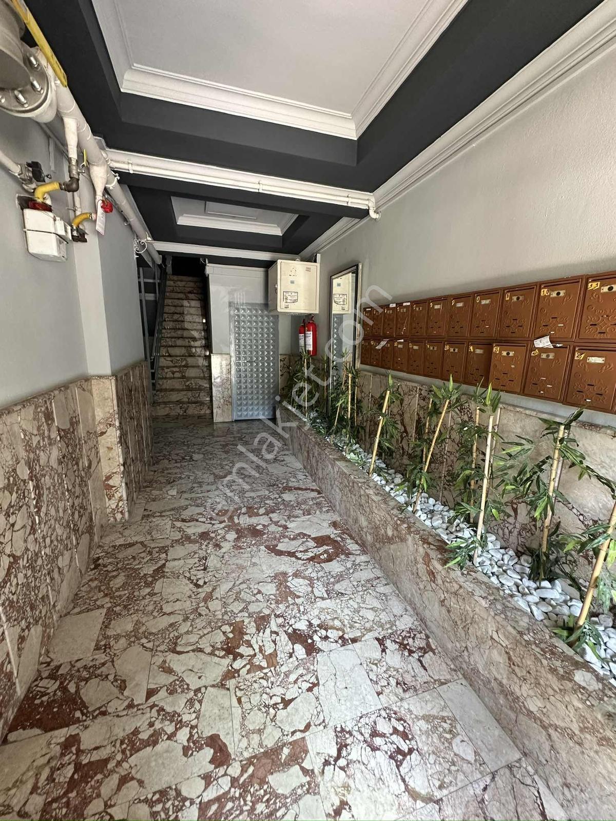 Bayraklı Mansuroğlun'da 3+1 140 M2 Otoparklı - Görsel 3