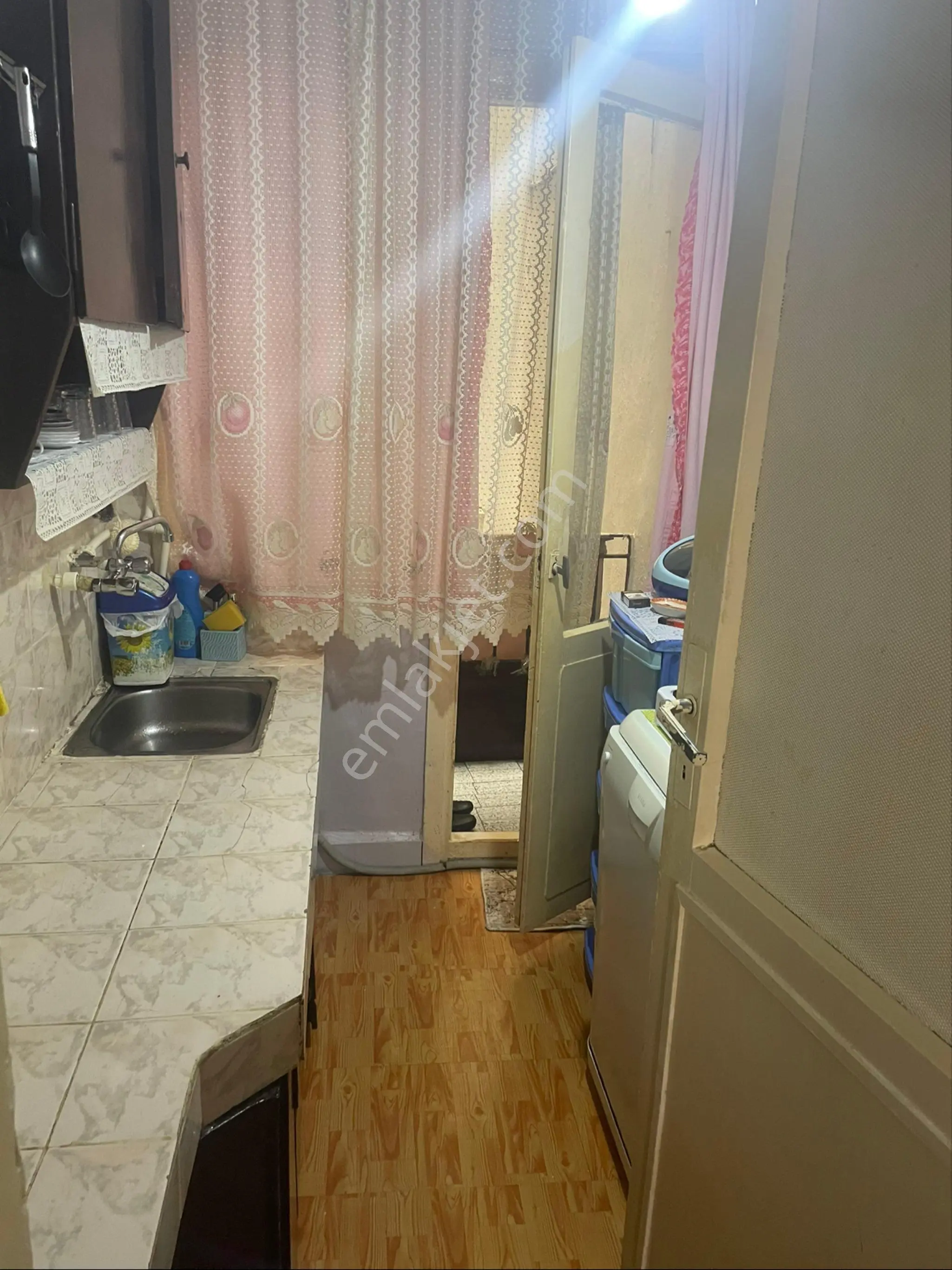 Yedikule’de Kat Mülkiyetli, Eşyalı, Merkezi Konumda Satılık Aile Dairesi - Görsel 7