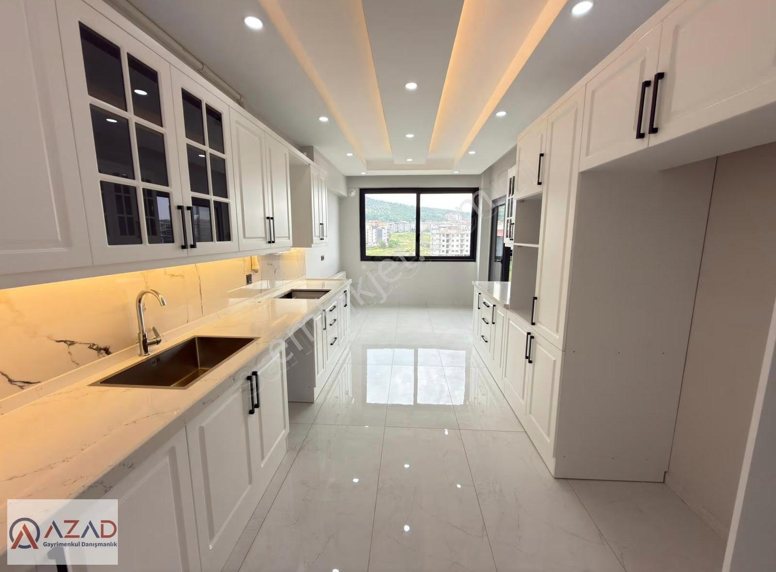 Azad-fakıuşağı Turan Okulu Civarı Satılık 4+1(185m2) Daire