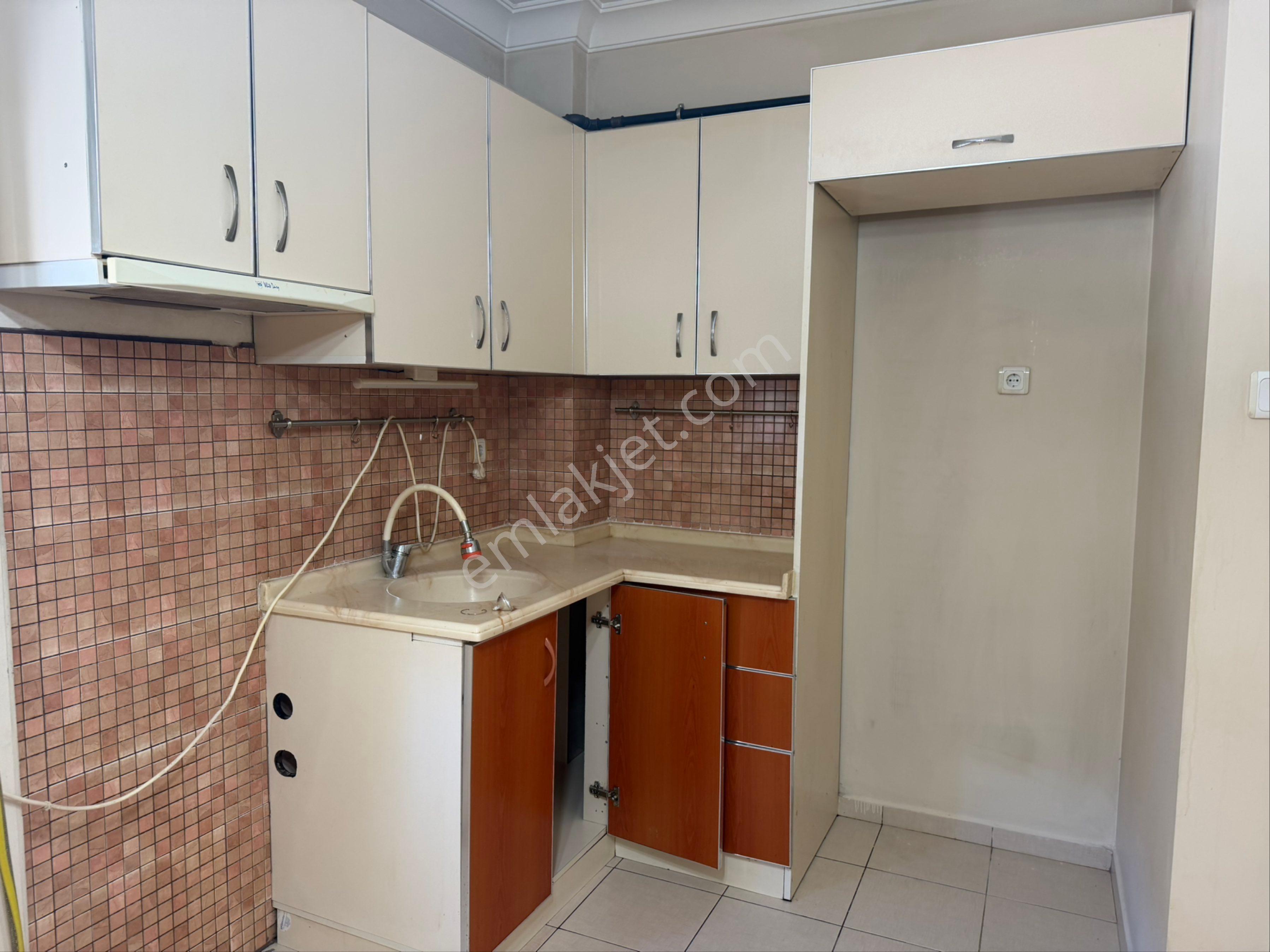 Karşıyaka Yalı Mahallesinde Kiralık 2+1 Lüx Köşe Daire - Görsel 8