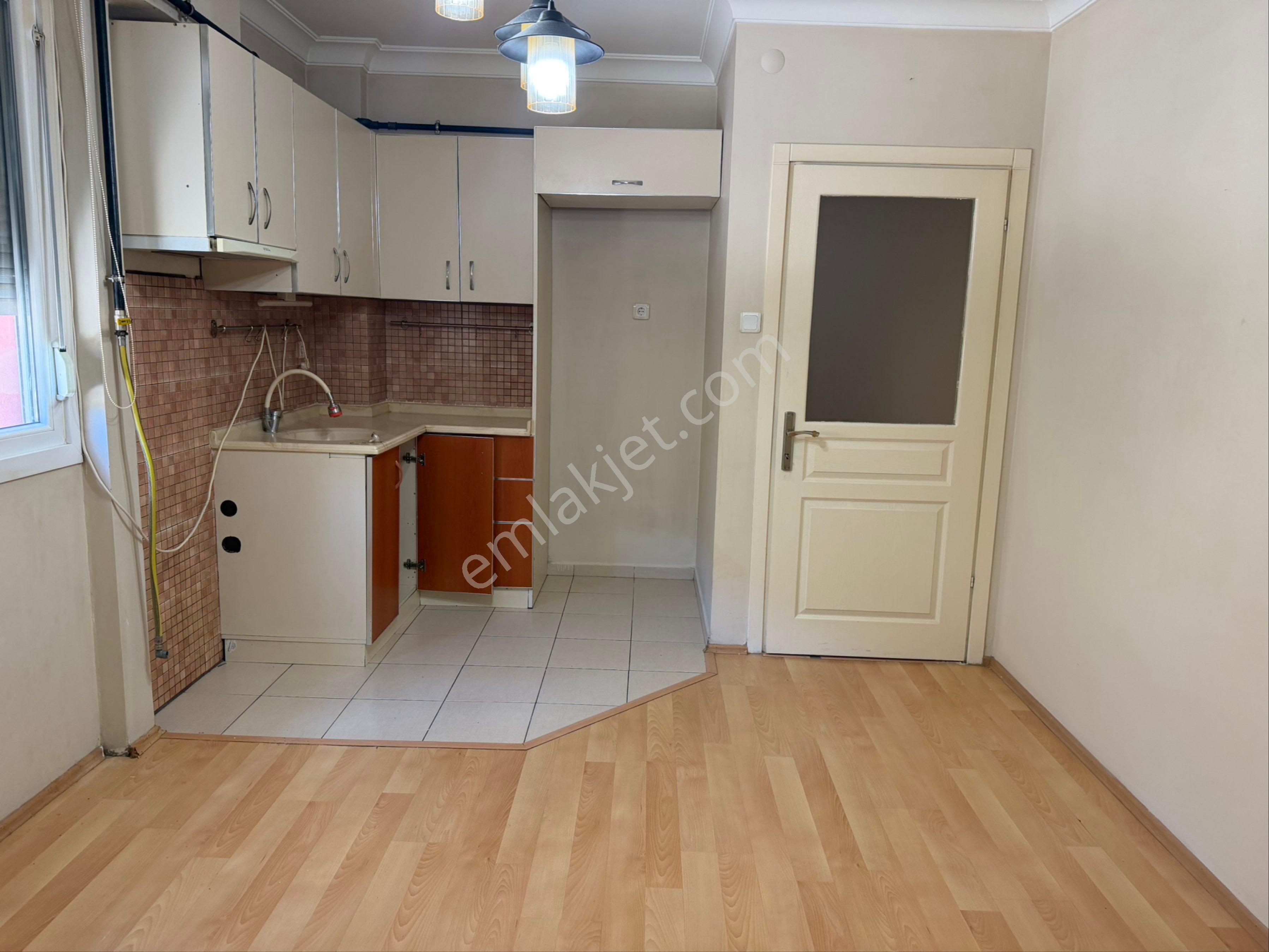 Karşıyaka Yalı Mahallesinde Kiralık 2+1 Lüx Köşe Daire - Görsel 3