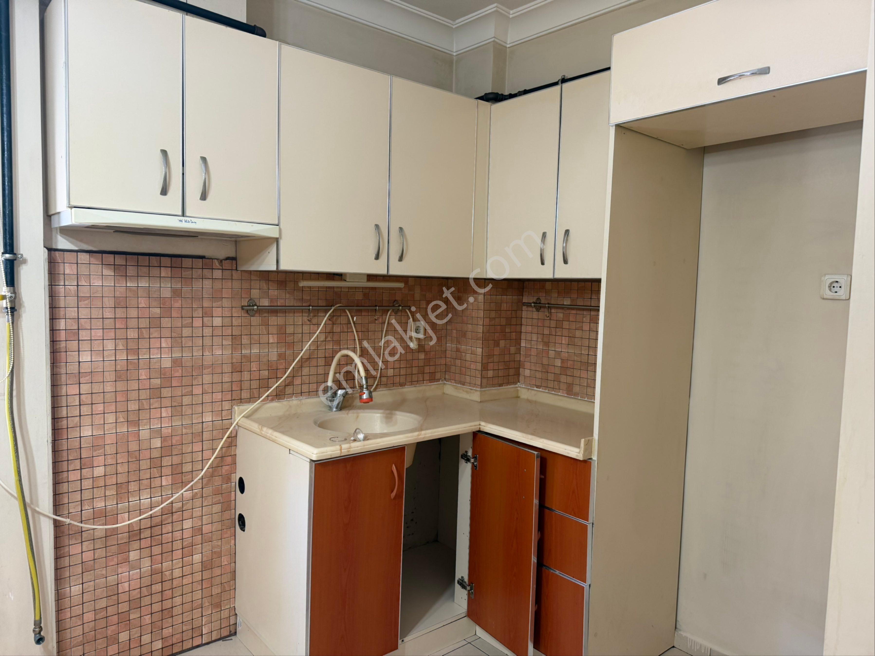 Karşıyaka Yalı Mahallesinde Kiralık 2+1 Lüx Köşe Daire - Görsel 14