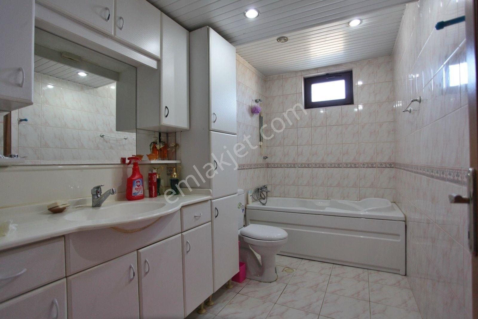 Antalya Lara Güzeloba Da Nezih Sitede Satılık 5+2 Villa - Görsel 23
