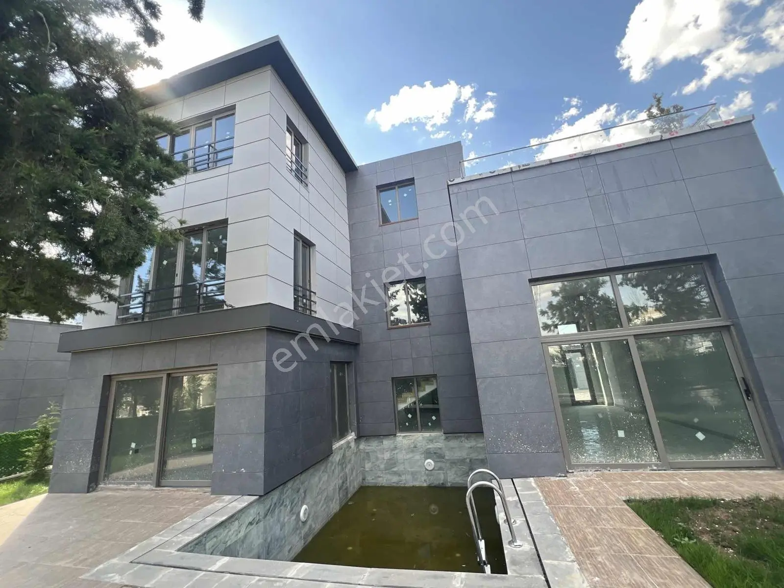 Yeşilloft'tan Satılık Villa