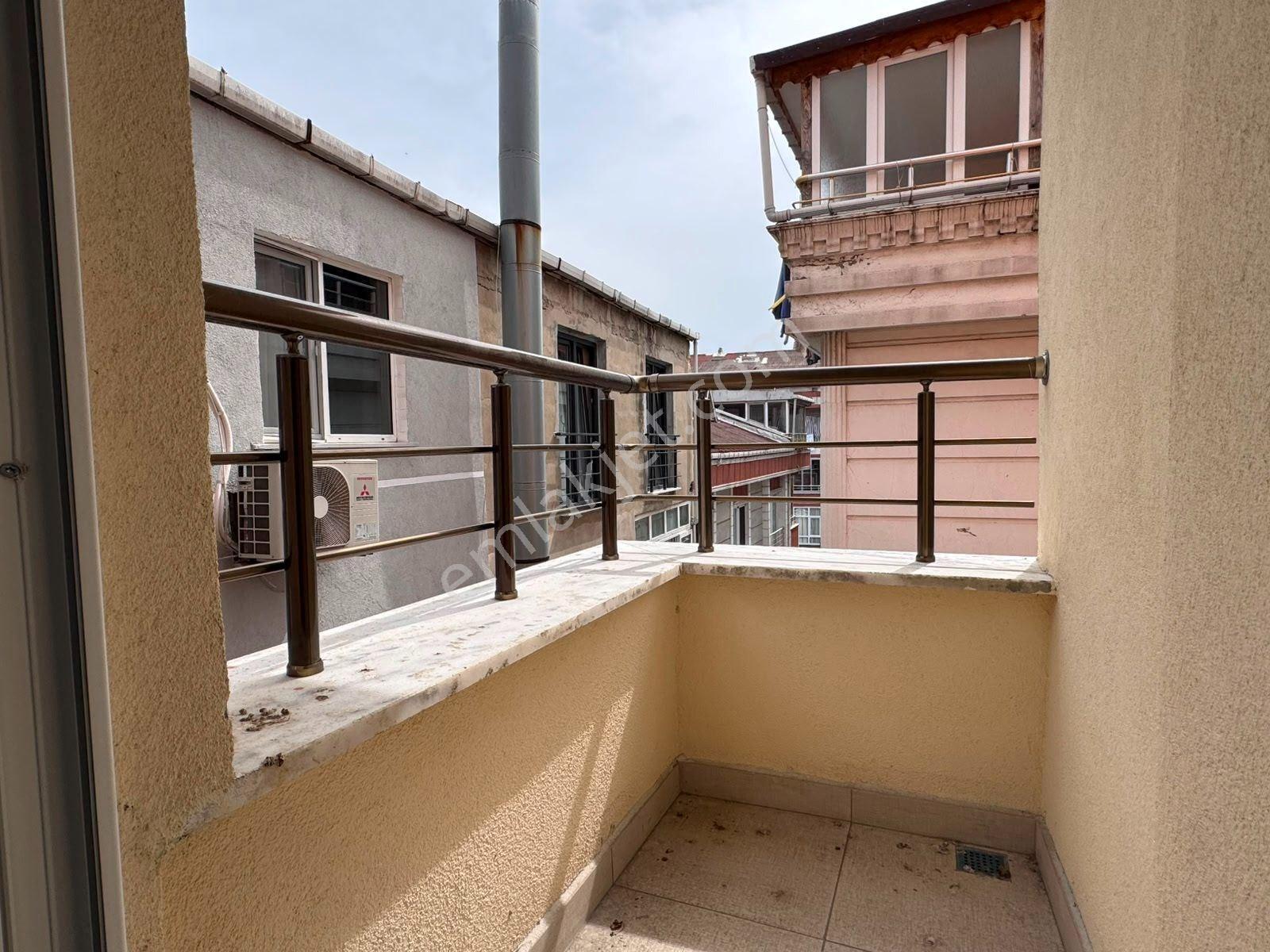 Halkalı'da Satılık Sıfır 2+1 Daire, 75m² Net, Kapalı Otoparklı - Görsel 11