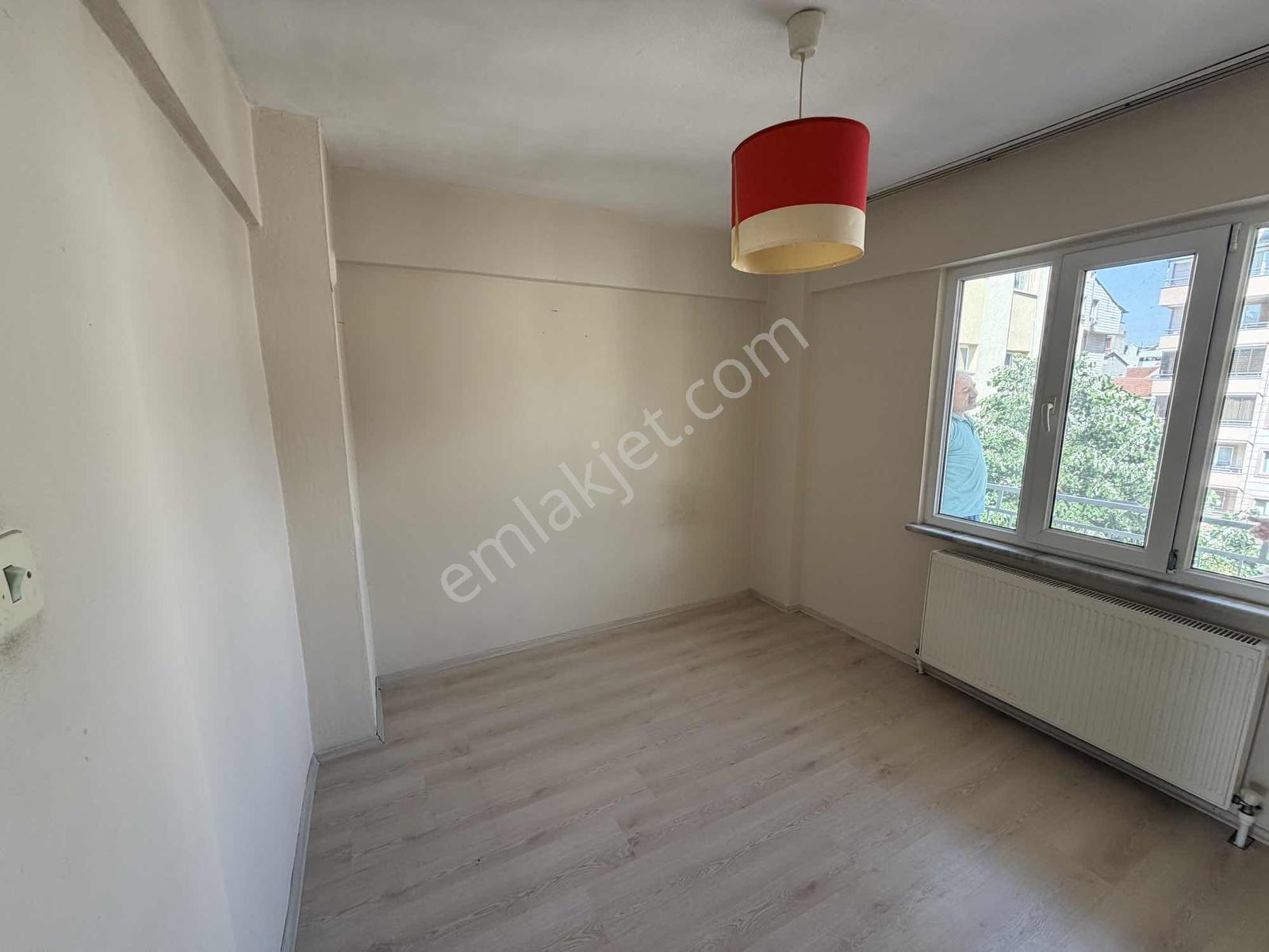 Dikkaldırım Mahallesinde Kiralık Ferah 3+1 Daire - Görsel 8