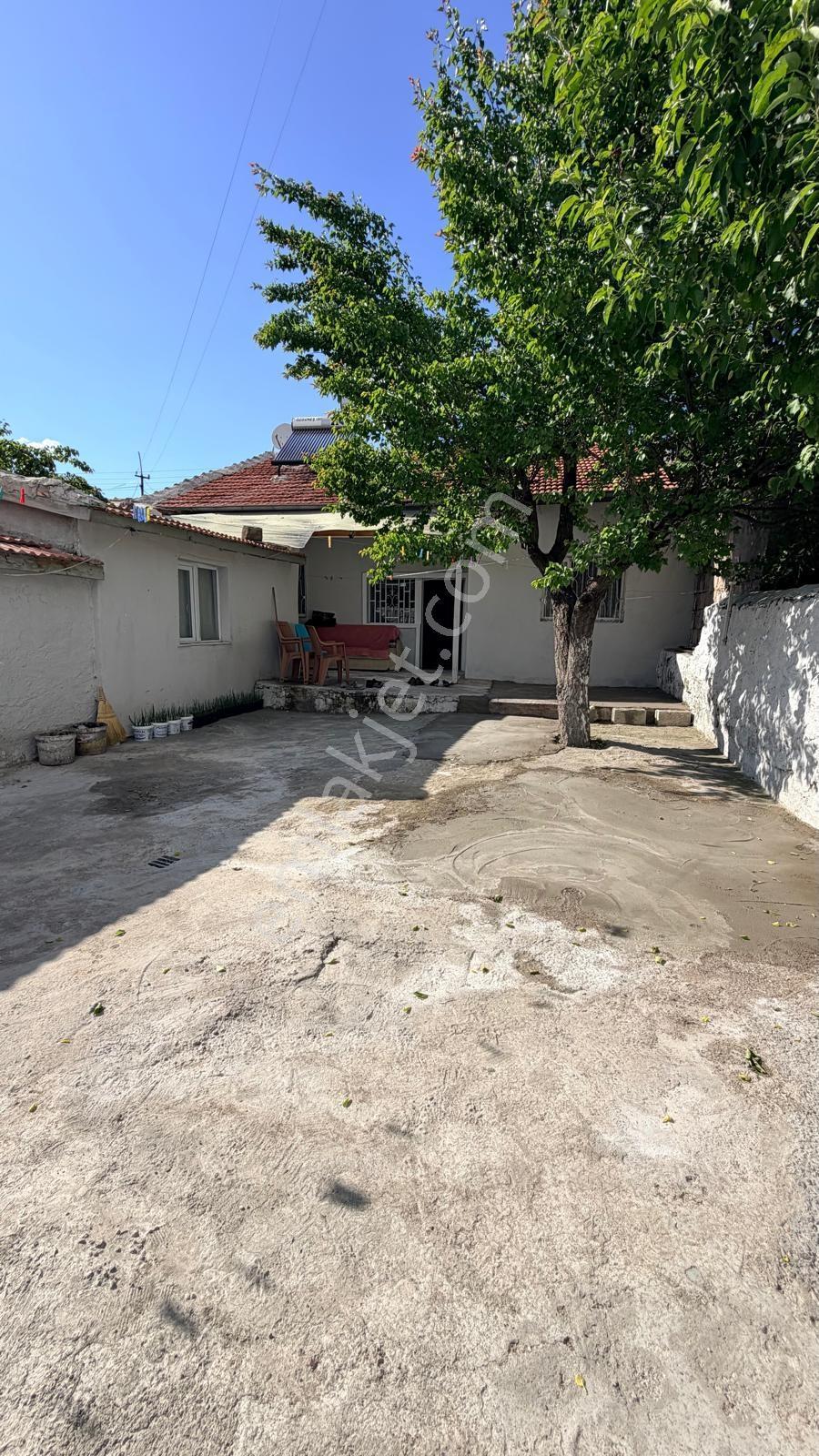 Yeşil Mahalle'de 209 M² Arsada Müştemilatlı 3+1 Müstakil Ev - Görsel 12
