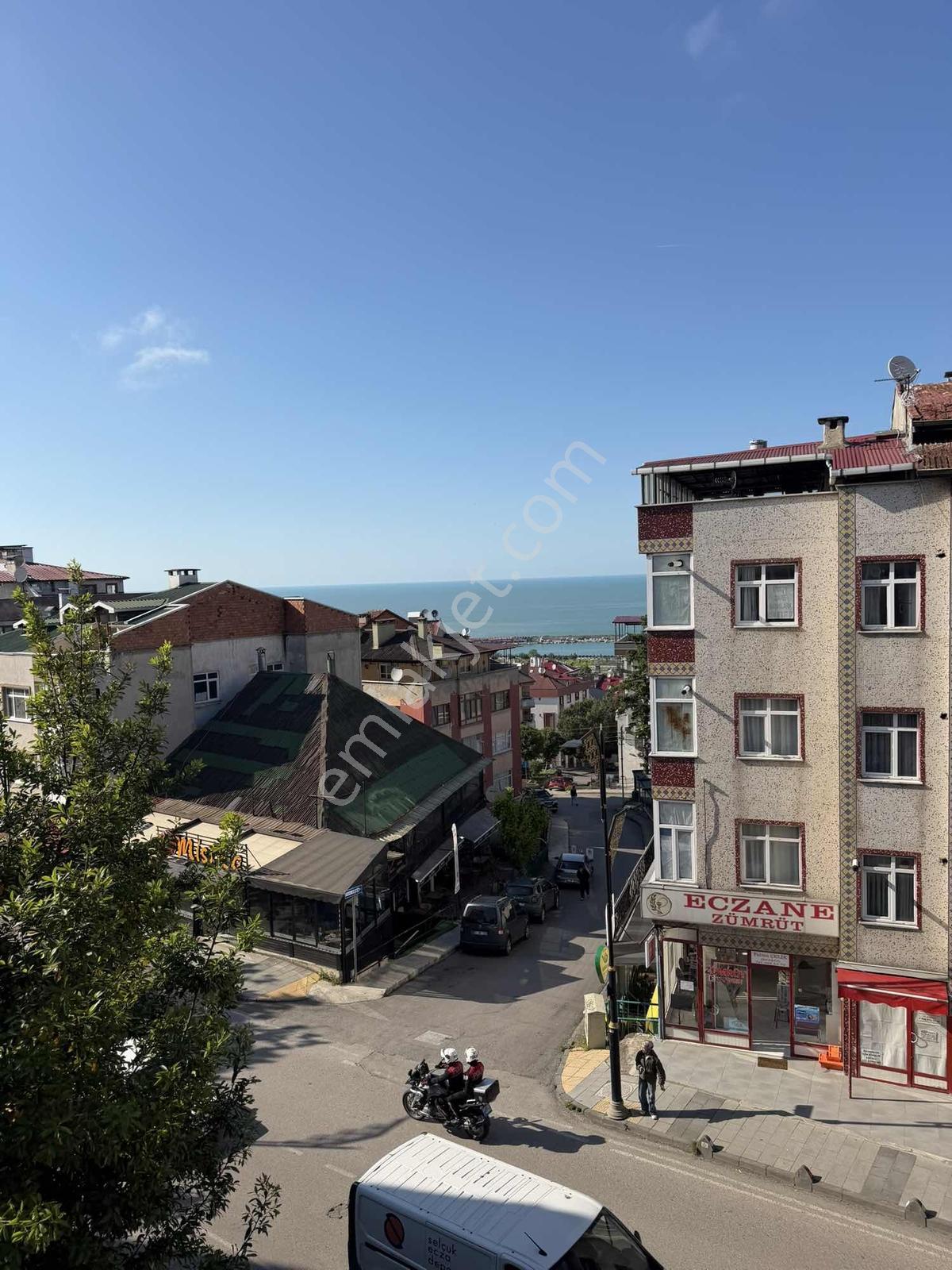 Farabi Caddesinde Deniz Manzaralı Kiralık 2+1 Daire