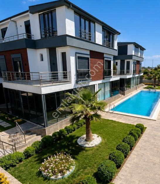 Havuzlu Güvenlikli Site İçerisinde Satılık Villa - Görsel 2