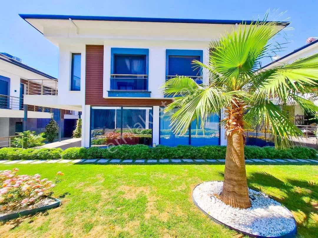 Havuzlu Güvenlikli Site İçerisinde Satılık Villa - Görsel 24