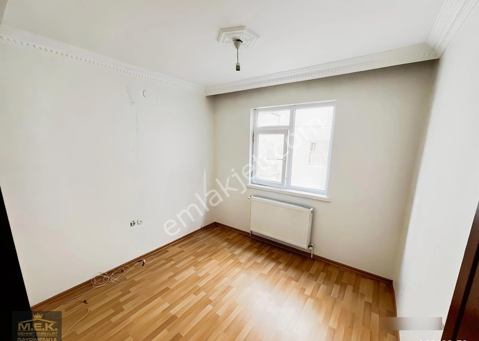 İncirli'de Cadde Yakını Katta Asansörlü E.banyolu 3+1 Daire - Görsel 3