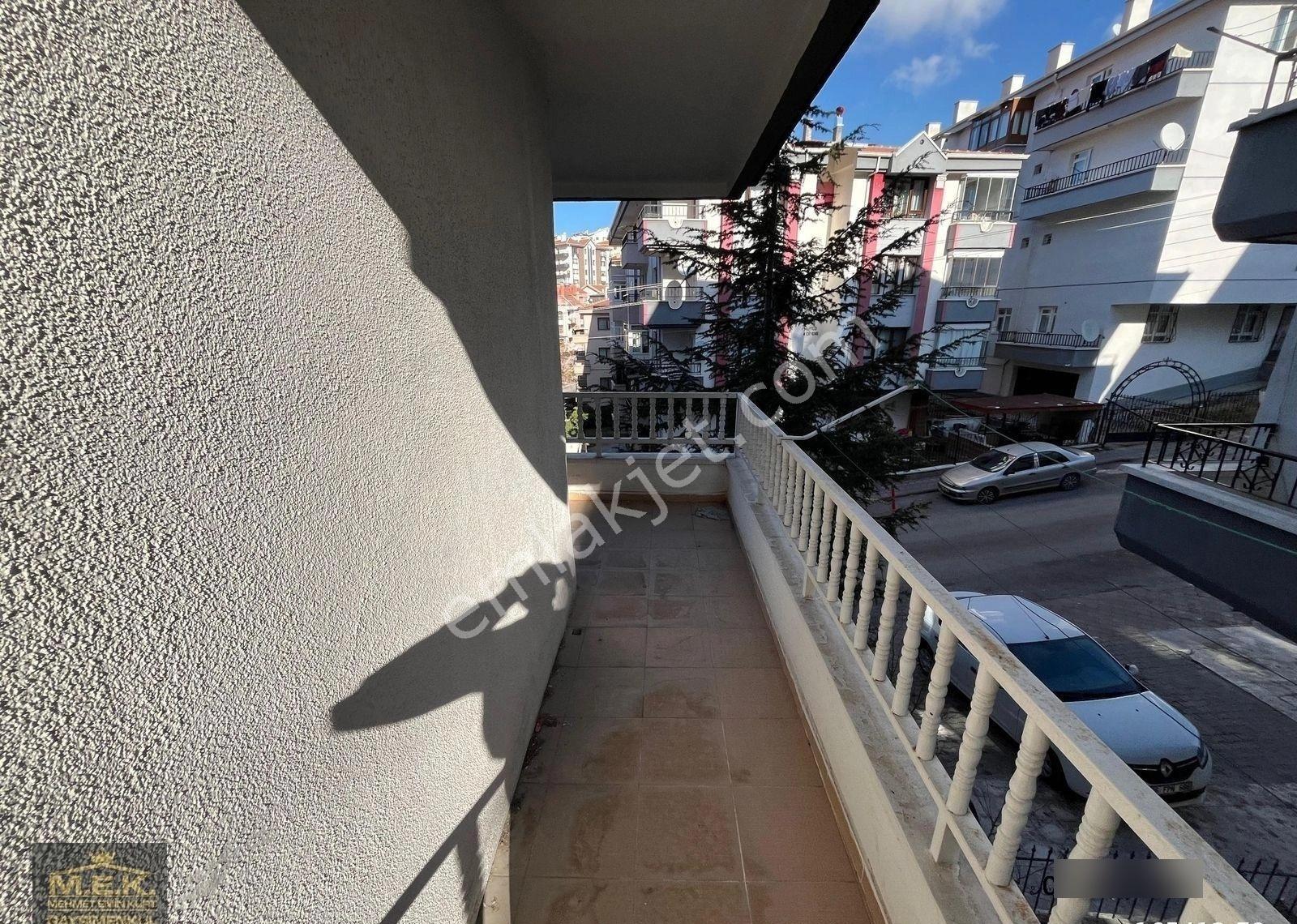 İncirli'de Cadde Yakını Katta Asansörlü E.banyolu 3+1 Daire - Görsel 12