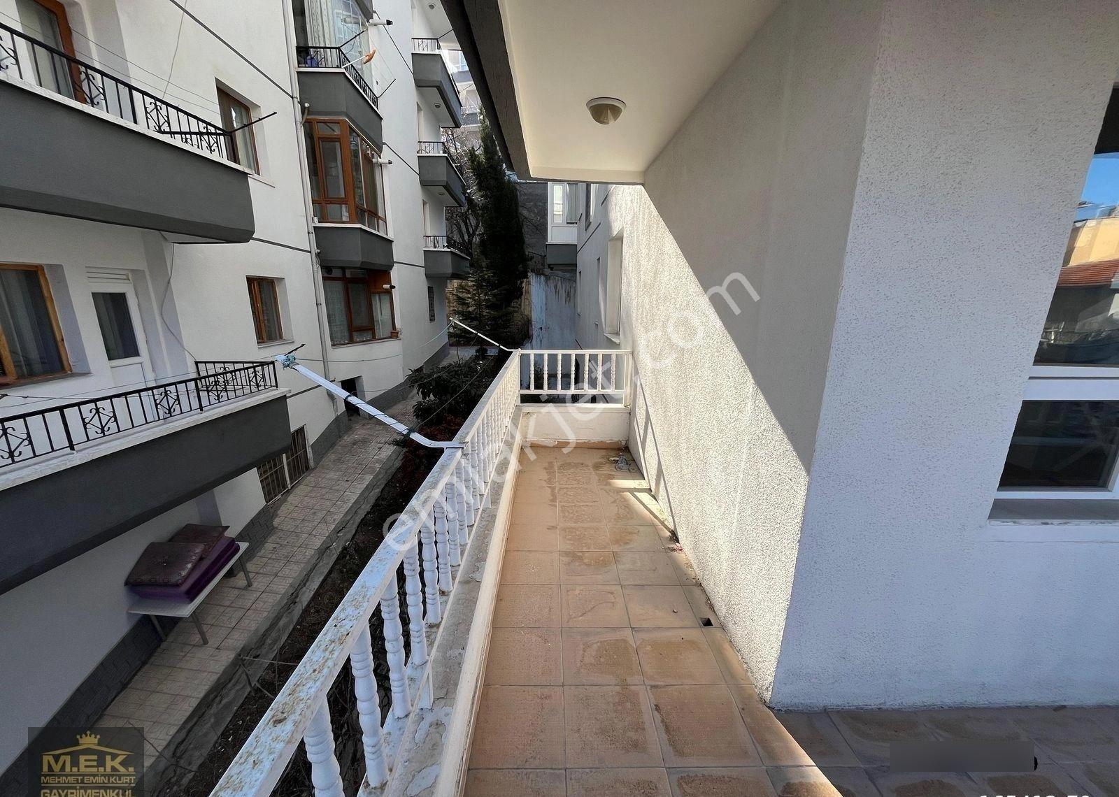 İncirli'de Cadde Yakını Katta Asansörlü E.banyolu 3+1 Daire - Görsel 9