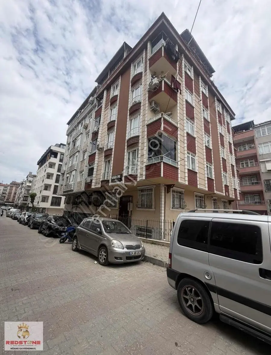 Redstone- M3 Metro İstasyonuna 3dk Mesafede 1,5+1 Daire