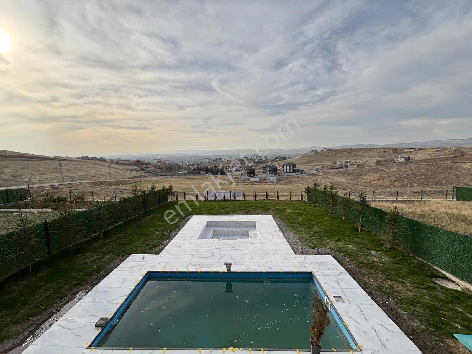 Kahramankazan Manzaralı 4.5+1 Havuzlu 250m2 Lüx Triplex Villa - Görsel 12