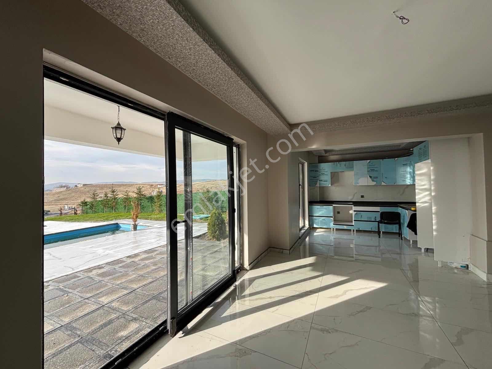 Kahramankazan Manzaralı 4.5+1 Havuzlu 250m2 Lüx Triplex Villa - Görsel 5