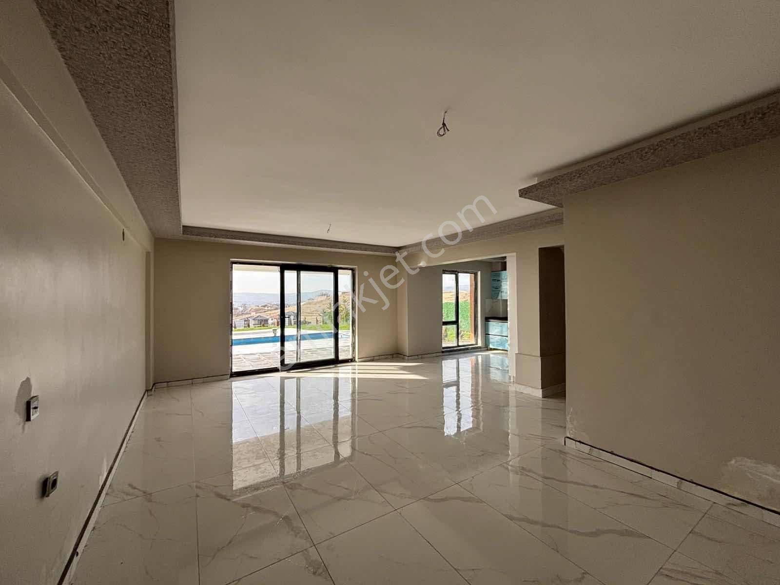 Kahramankazan Manzaralı 4.5+1 Havuzlu 250m2 Lüx Triplex Villa - Görsel 16