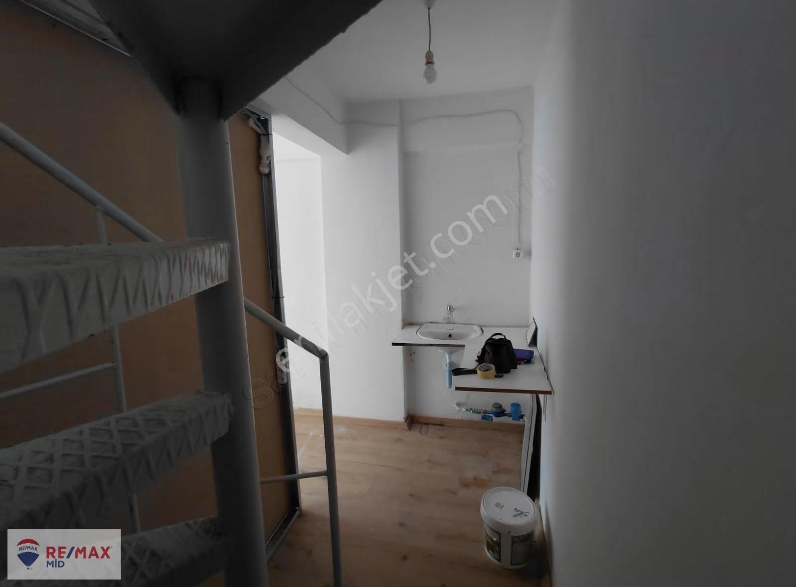 Remax Mid Karesı 1.oruçgazı Mahallesı Kıralık Dükkan - Görsel 4