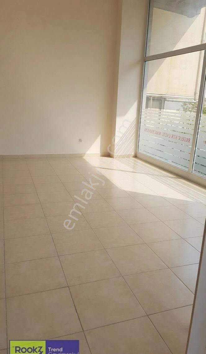 Sancaktepe Demokrasi Caddesi Üzerinde Kiralık Dükkan - Görsel 13