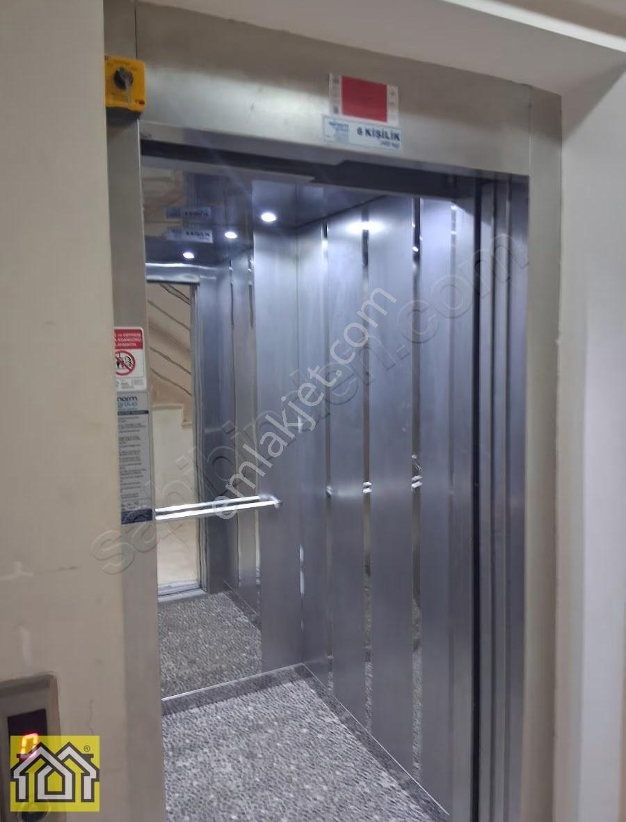 Balçova Onur Atlas Sokakda 1+1 Arakat Lüks Kiralık Daire - Görsel 12