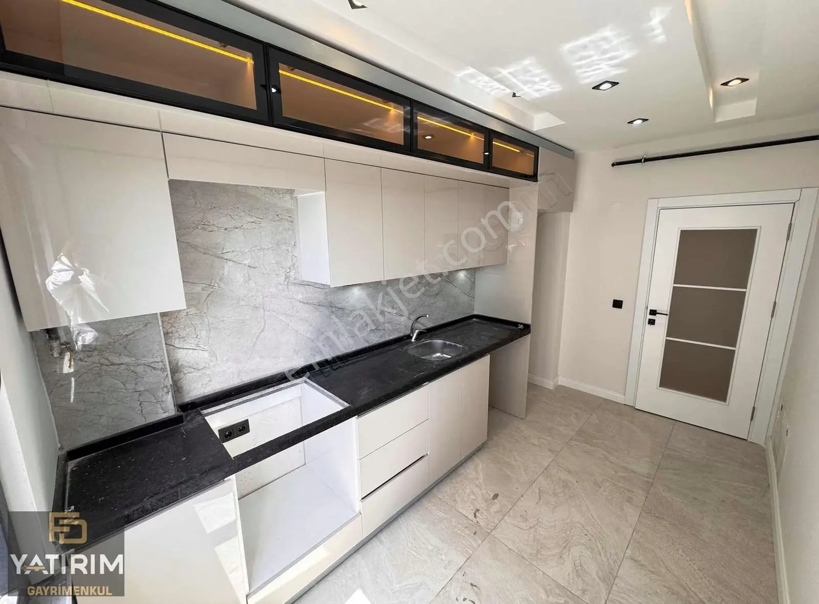 Bağlarbaşı Merkezde Sıfır Lüx 2+1 90 M2 1. Kat Daire Fırsatı - Görsel 2