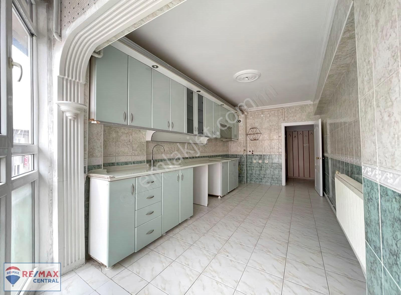 Re/max Central'dan Ulucami Civarında Merkezi Noktada Satılık 3+1 - Görsel 11