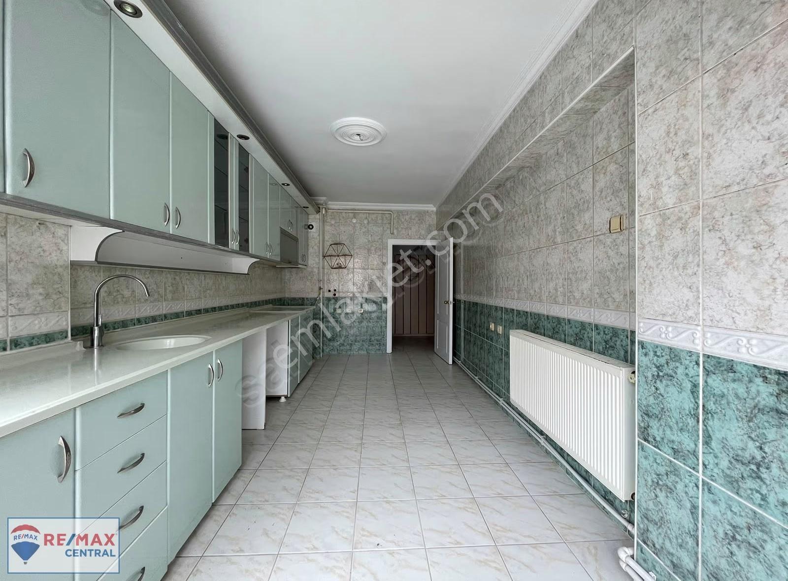 Re/max Central'dan Ulucami Civarında Merkezi Noktada Satılık 3+1 - Görsel 15