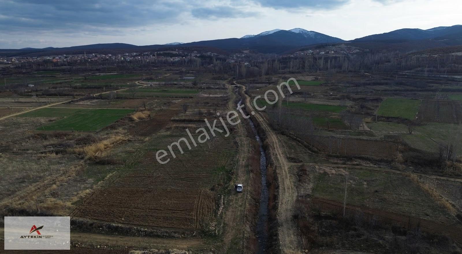 Doğanhisar Karaağa Mahallesinde 1.047 M² Müstakil Tapulu Tarla