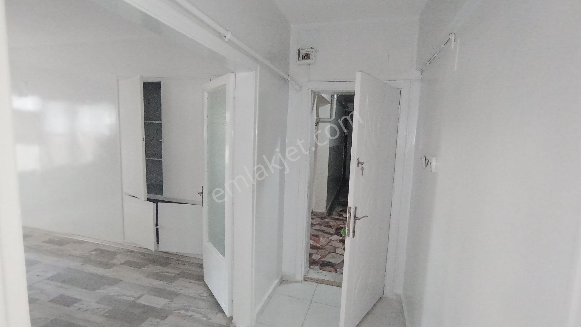 Kolejtepe Mahlesinde Konumu Güzel 2+1 Giriş Kat Daire - Görsel 3