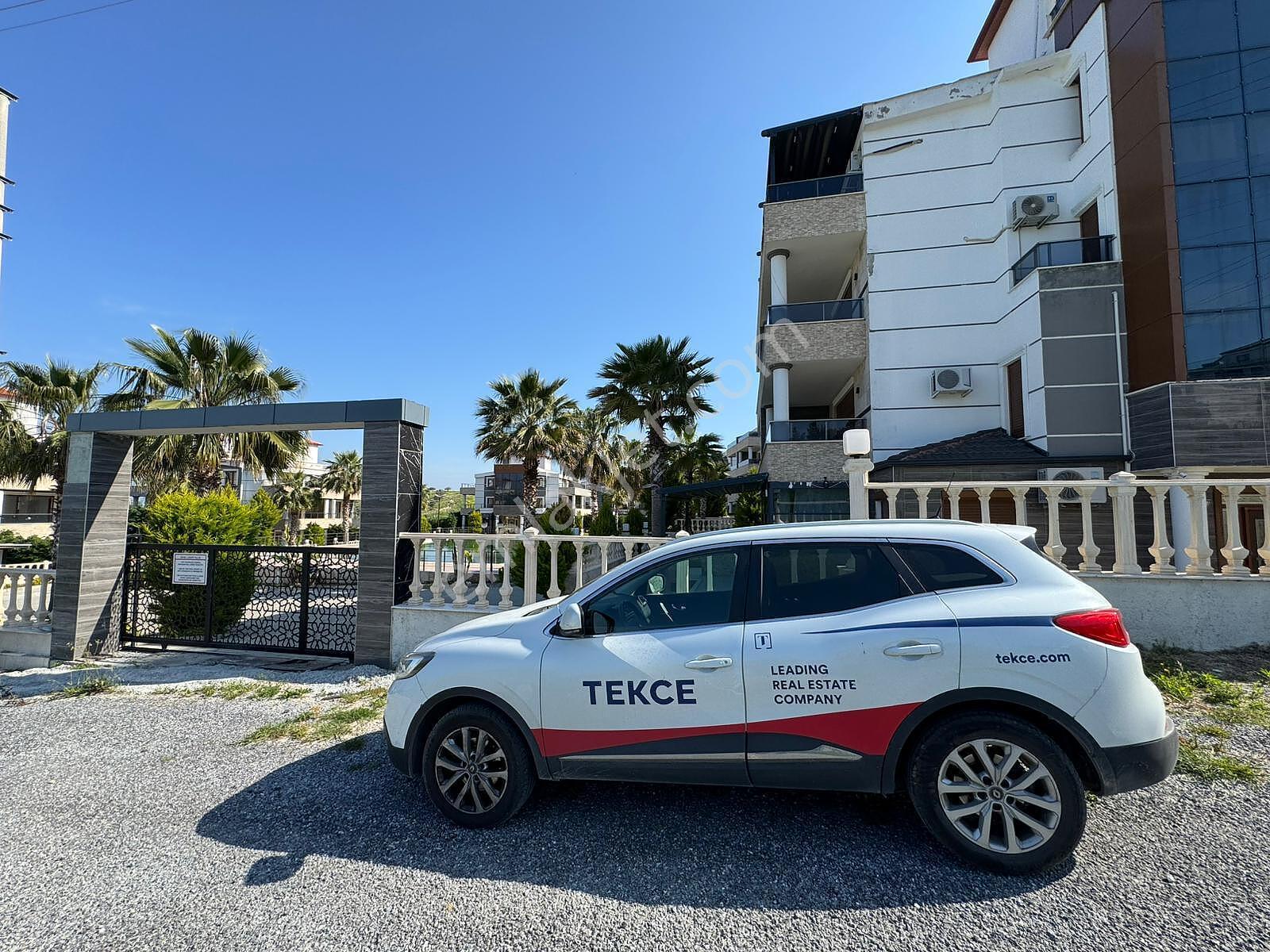 Kuşadası'nda Geniş Havuzlu Sitede Eşyalı Ve Asansörlü Villa - Görsel 12
