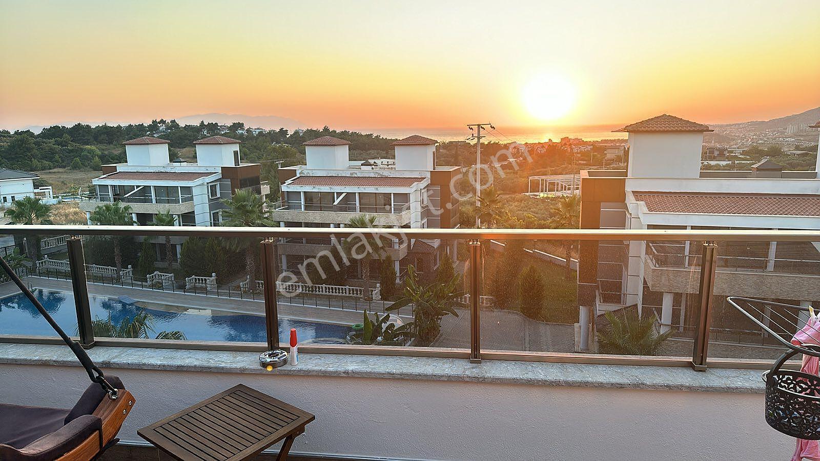 Kuşadası'nda Geniş Havuzlu Sitede Eşyalı Ve Asansörlü Villa - Görsel 7