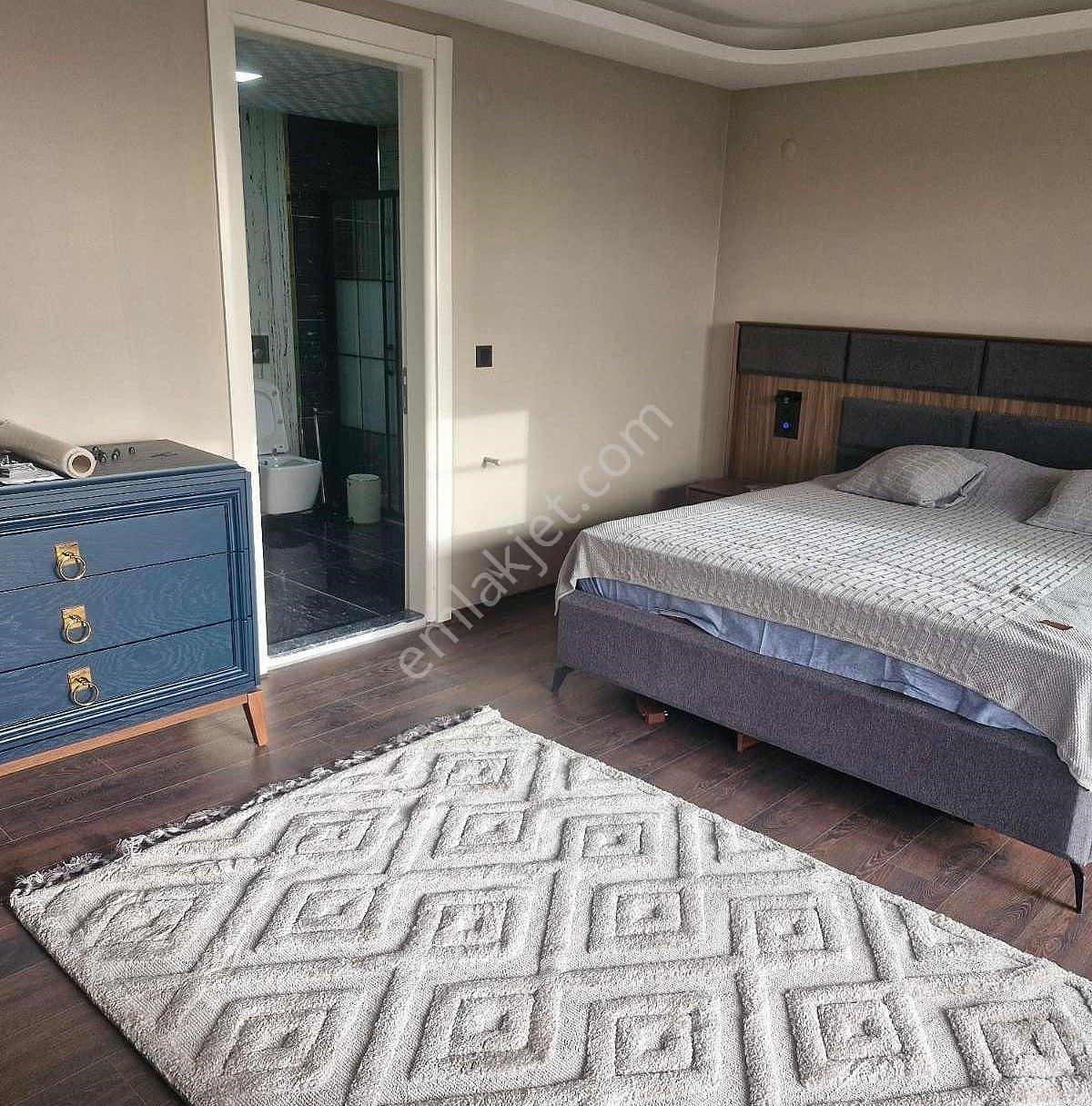 Kuşadası'nda Geniş Havuzlu Sitede Eşyalı Ve Asansörlü Villa - Görsel 33