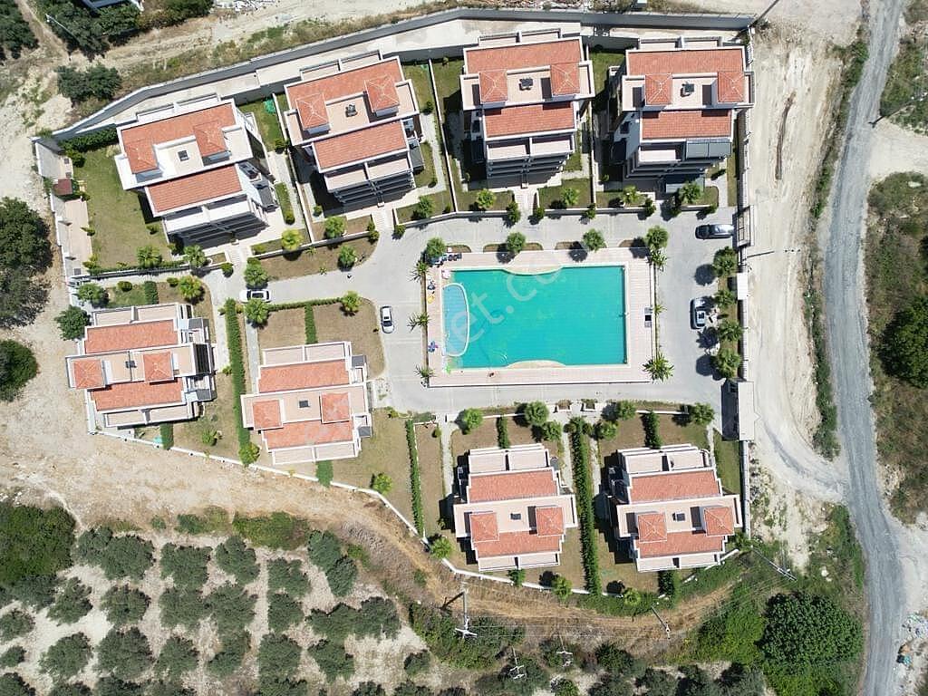 Kuşadası'nda Geniş Havuzlu Sitede Eşyalı Ve Asansörlü Villa - Görsel 15