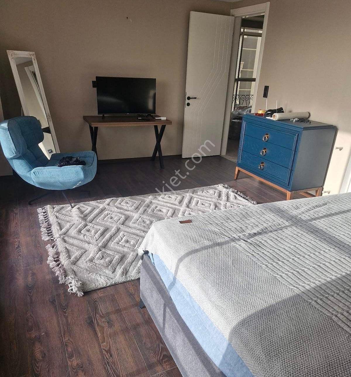 Kuşadası'nda Geniş Havuzlu Sitede Eşyalı Ve Asansörlü Villa - Görsel 29