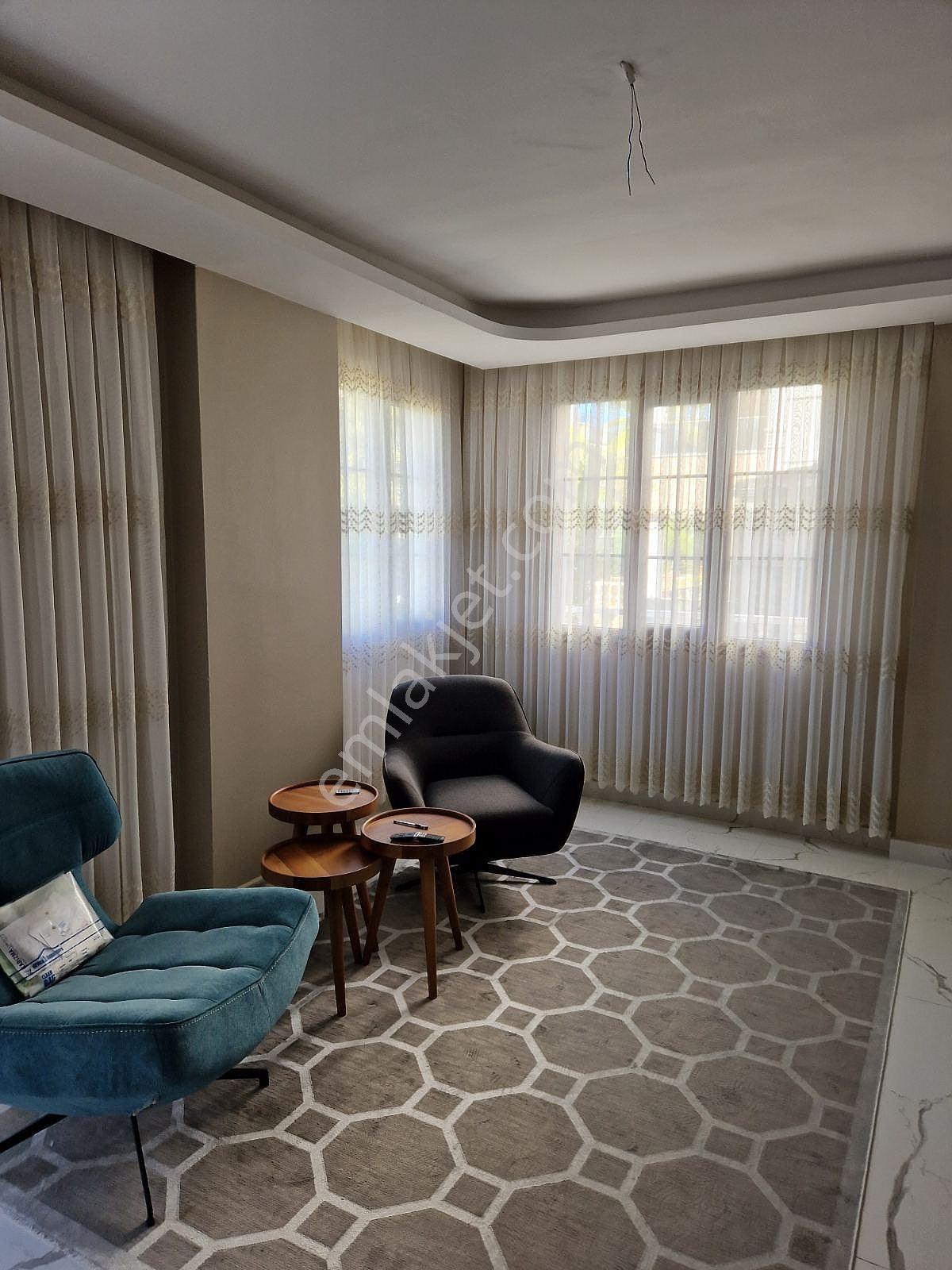 Kuşadası'nda Geniş Havuzlu Sitede Eşyalı Ve Asansörlü Villa - Görsel 23