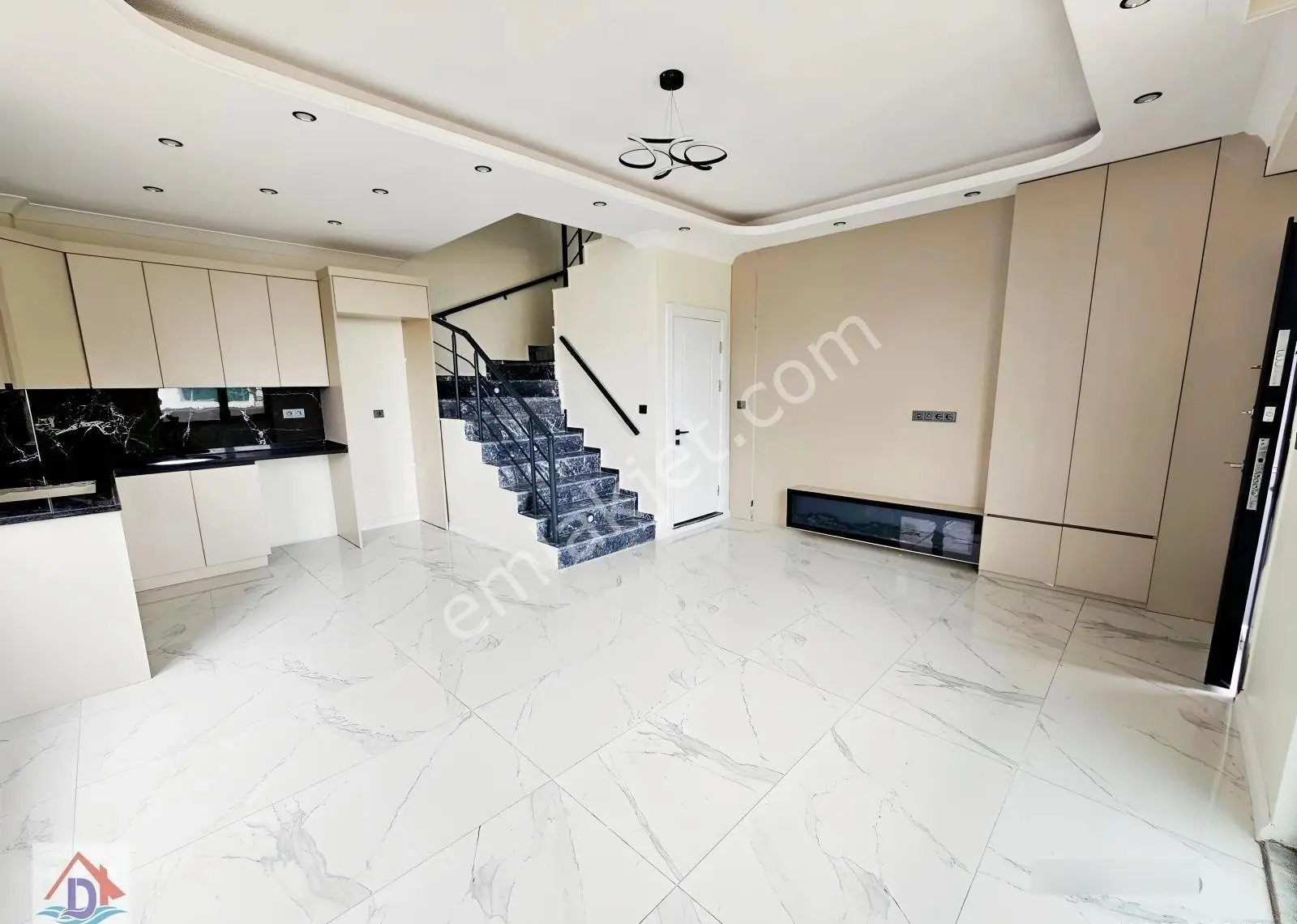 Deniz'den 4+1 Ön Cephe , Yerden Isıtmalı,bahçeli Villa - Görsel 15