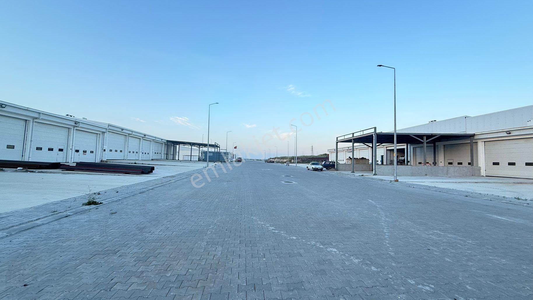 Çanakkale Ezine Yeni Sanayi Sitesinde Kiralık Bodrumlu Dükkan