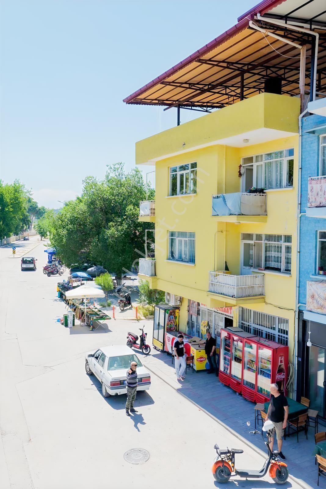 Sarayköy İstasyon Caddesinde Satılık Köşe Başı Bina Market - Görsel 2