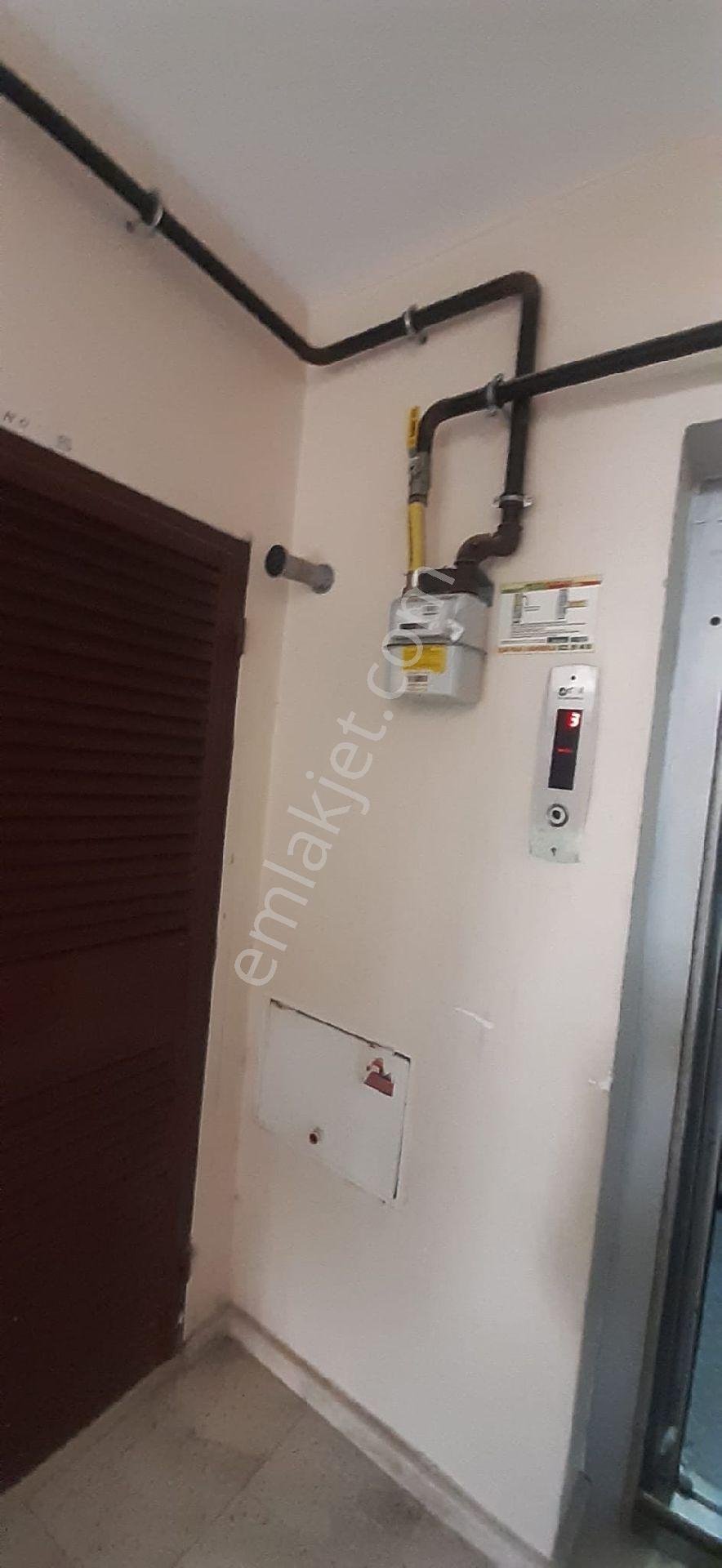 Yüreğir Başkent Hastanesi Civarında Full Ekstralı Kombi 2+1 Acil Satılık