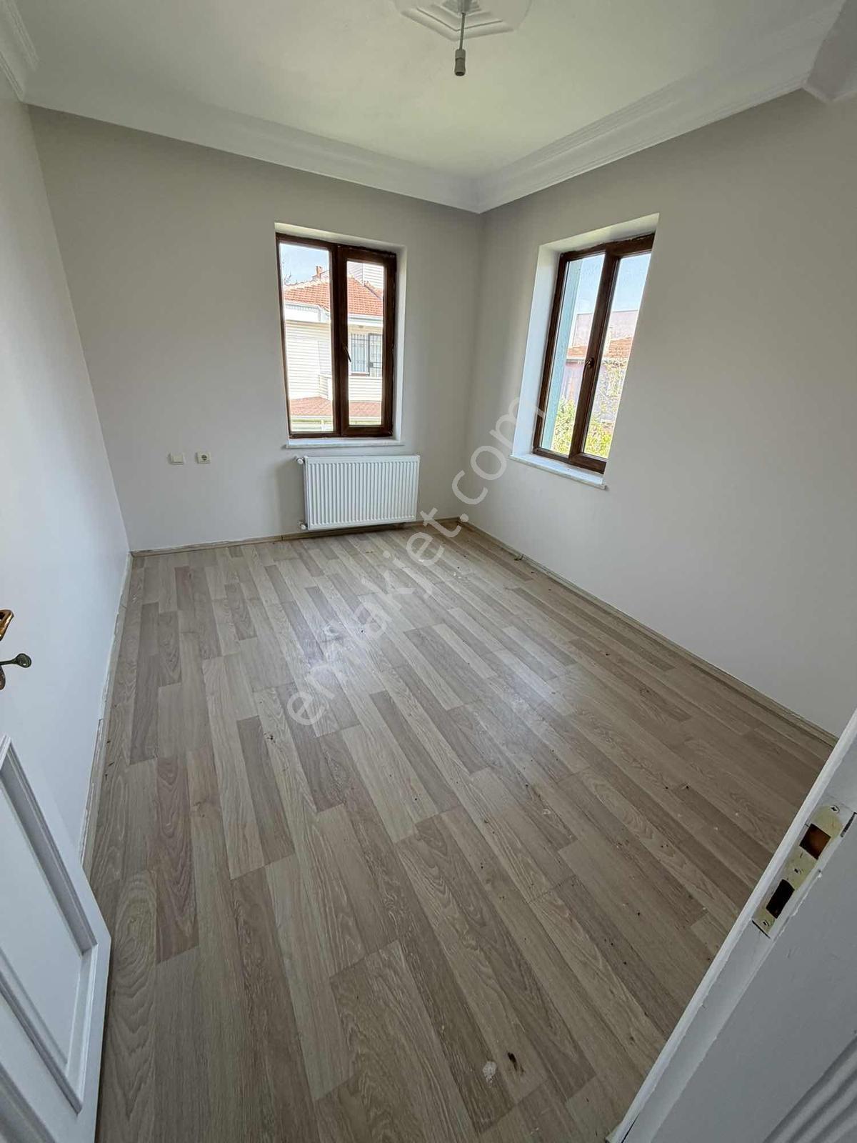 Fazelden Geniş Arazili Yaz Ve Kış Bahçeli Kullanışlı Villa - Görsel 16