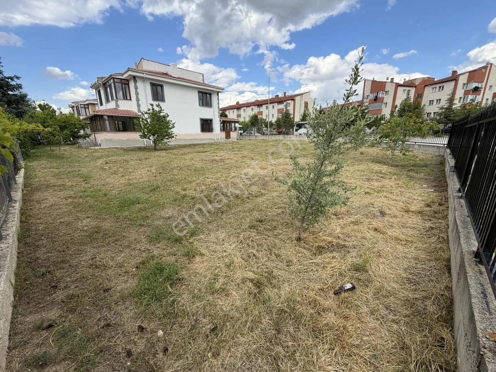 Fazelden Geniş Arazili Yaz Ve Kış Bahçeli Kullanışlı Villa