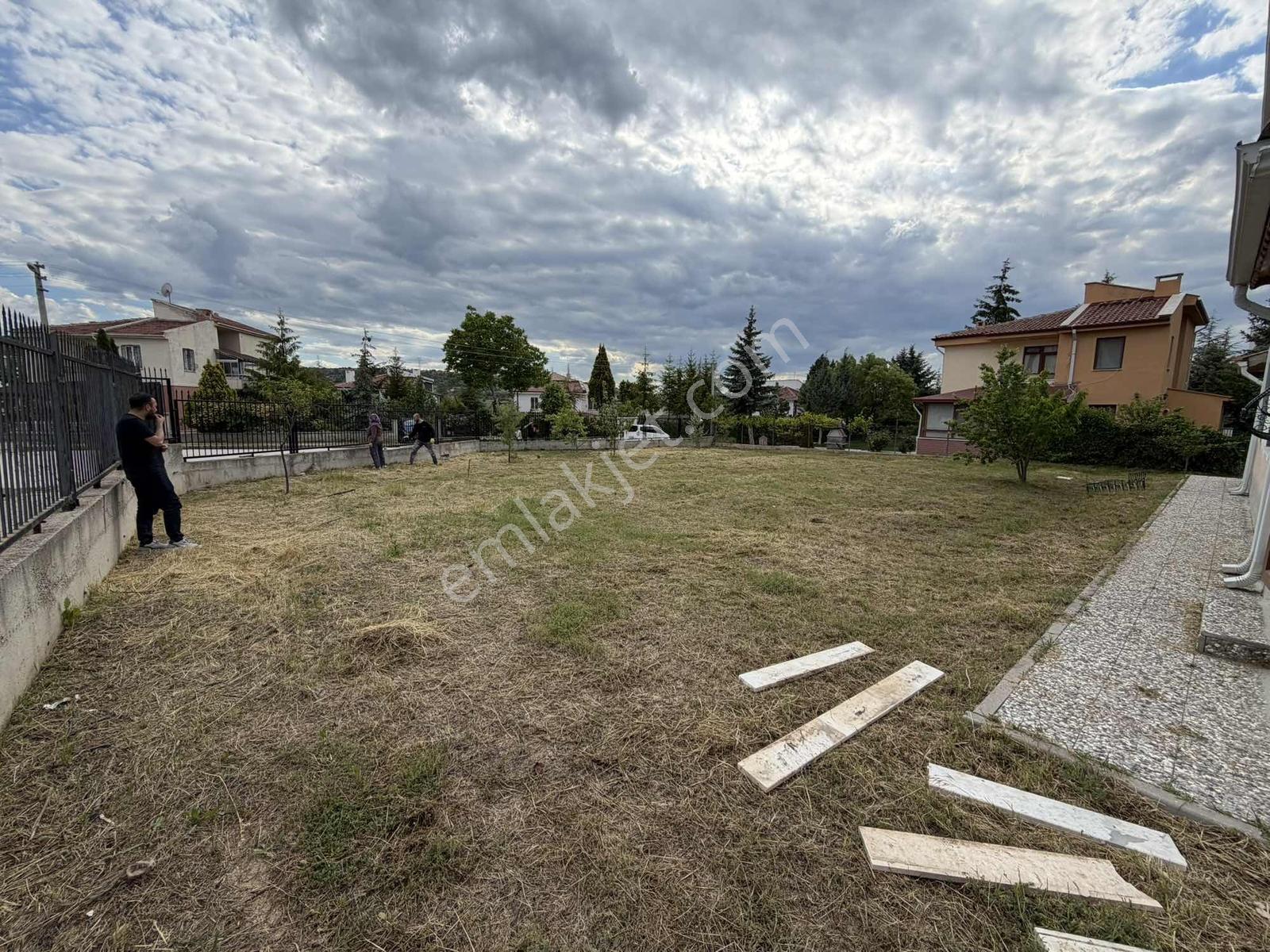 Fazelden Geniş Arazili Yaz Ve Kış Bahçeli Kullanışlı Villa - Görsel 18