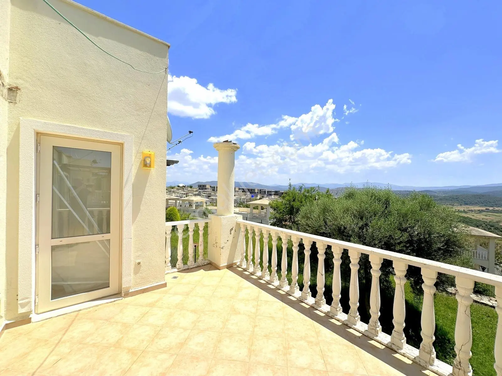 Bodrum Plajlı Resort Sitede Manzaralı Eşyalı Bakımlı 2+1 Daire - Görsel 6
