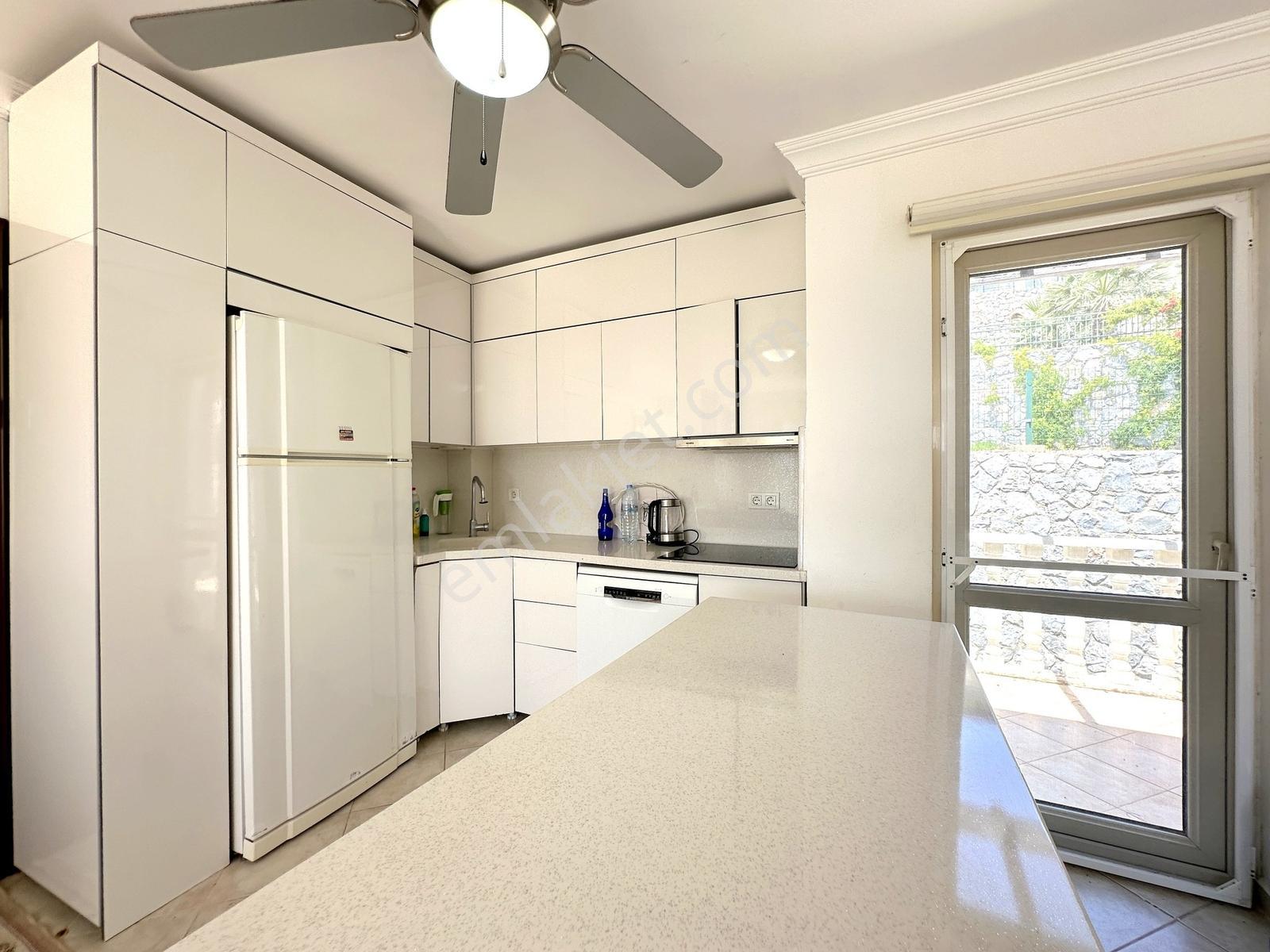 Bodrum Plajlı Resort Sitede Manzaralı Eşyalı Bakımlı 2+1 Daire - Görsel 23