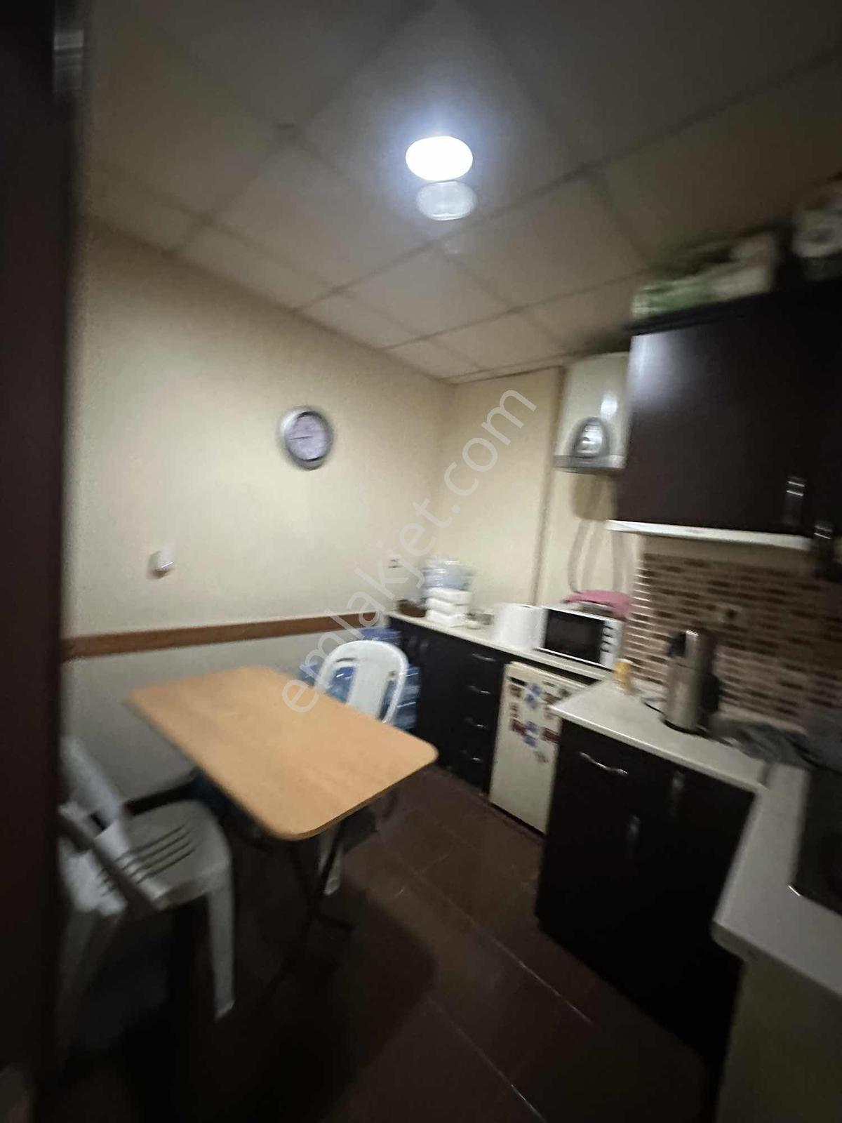 İkitelli Osb De 110 M2 Yapılı Hazır Ofis 3 Oda Mutfak Wc İçinde - Görsel 7